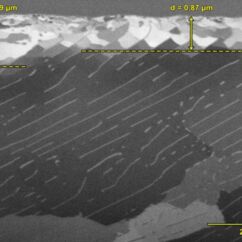 Querschnitt einer mechanisch belasteten Stahlprobe, FIB-Bild